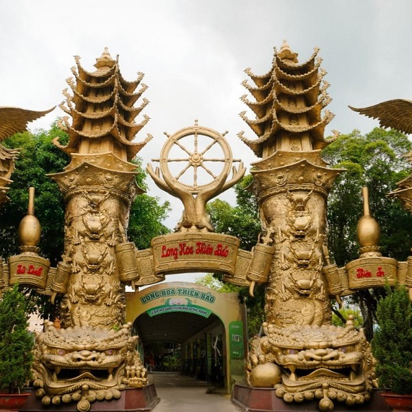 TỨ LINH THIÊN TRỤ