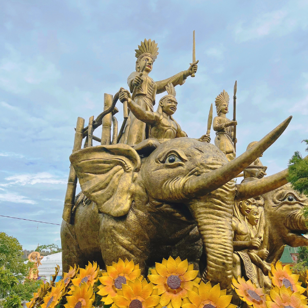 TƯỢNG ĐÀI HAI BÀ TRƯNG