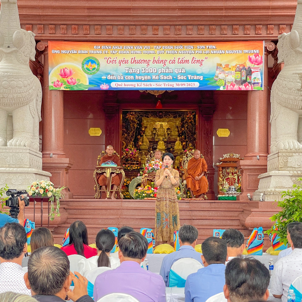 “Gói Yêu Thương Bằng Cả Tấm Lòng” Đến Người Dân Sóc Trăng